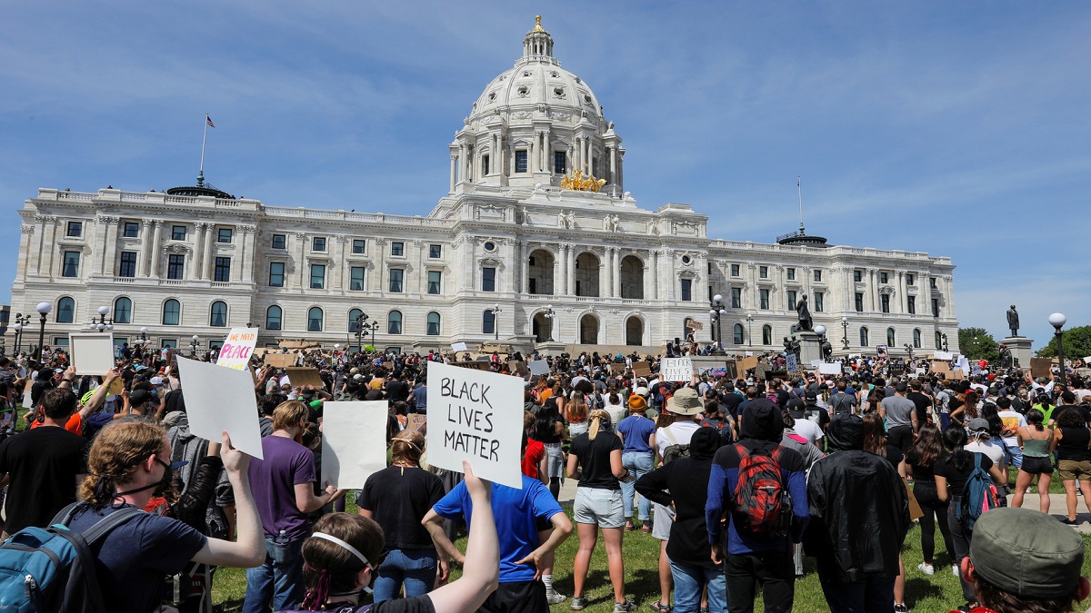 كيف تنظر روسيا إلى الاضطرابات الحاصلة في الولايات المتحدة بعد مقتل جورج فلويد؟