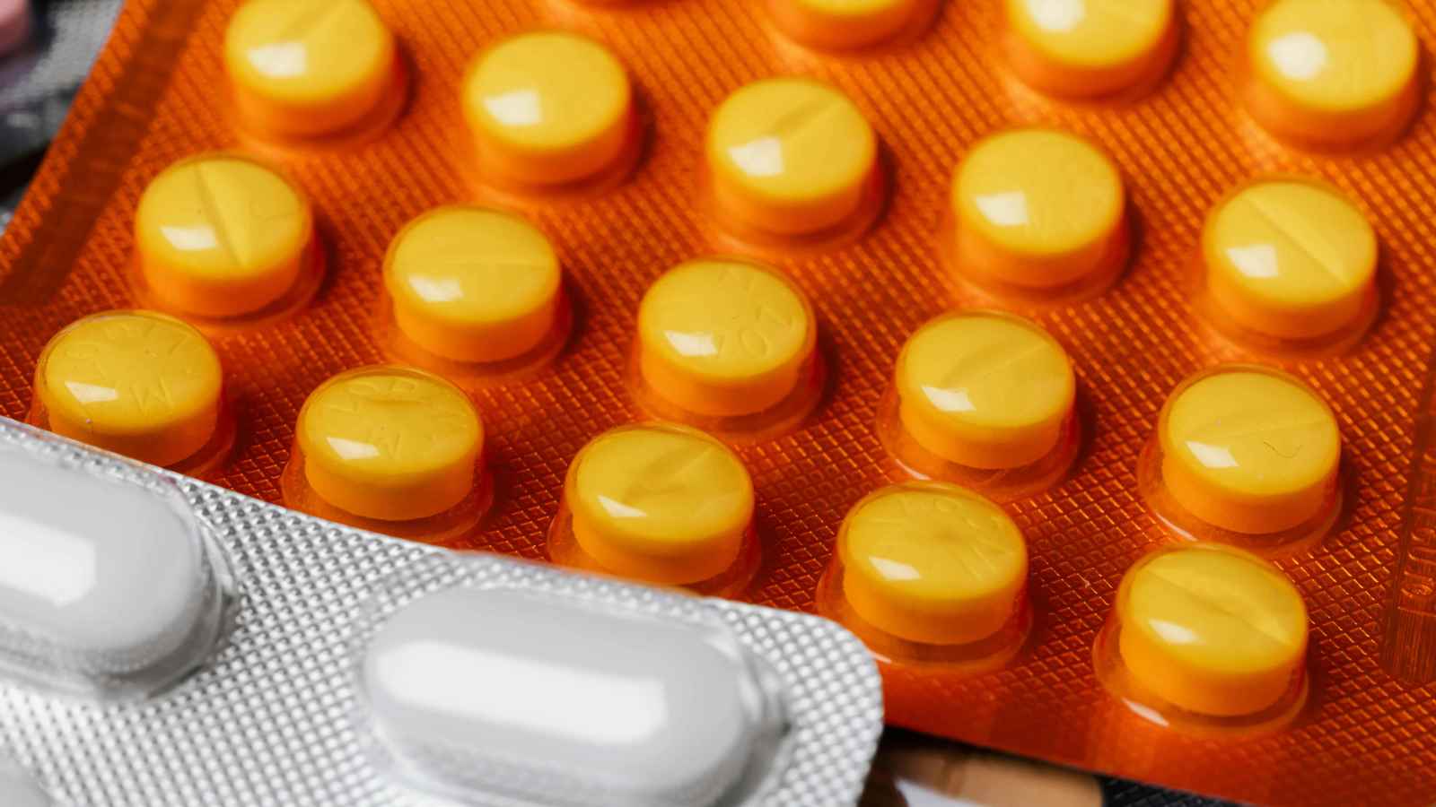 وسائل منع الحمل تزيد خطر السكتات الدماغية والنوبات القلبية