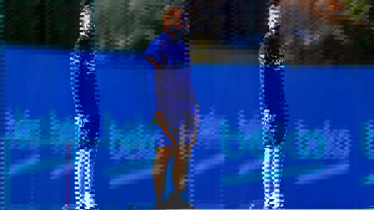 كومان يلمح إلى عدم إبرام تعاقدات جديدة في برشلونة