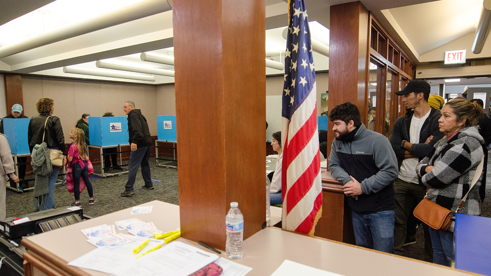 "قنبلة في مركز اقتراع".. كشف حقيقة أول تهديد للناخبين الأمريكيين