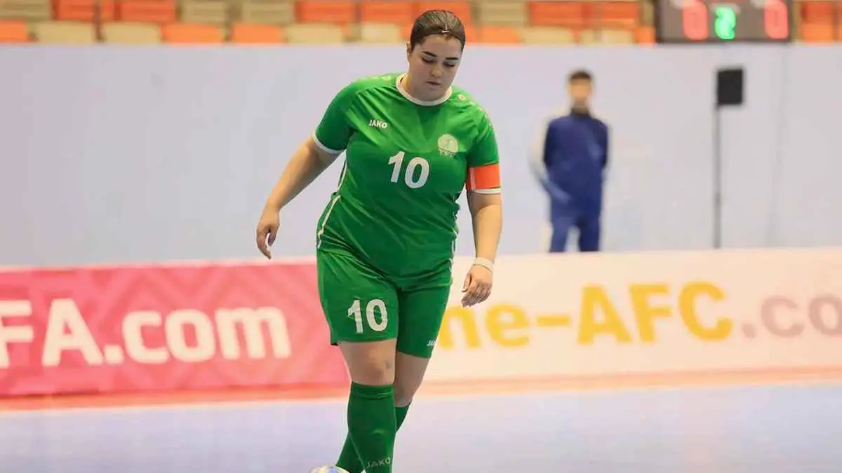 سجلت 18 هدفا.. من "اللاعبة السمينة" التي أبهرت عشاق كرة القدم؟ (فيديو)