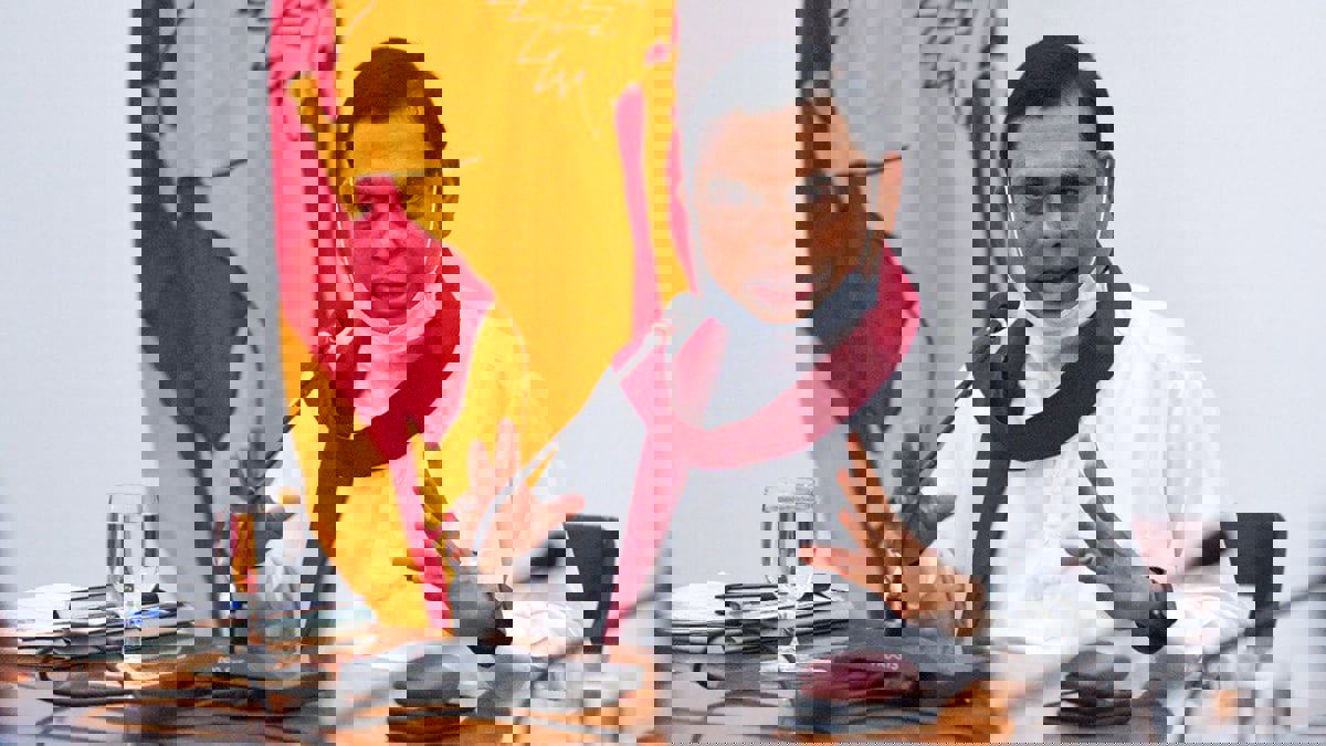 موظفو مطار كولومبو يمنعون شقيق رئيس سريلانكا من السفر (فيديو)