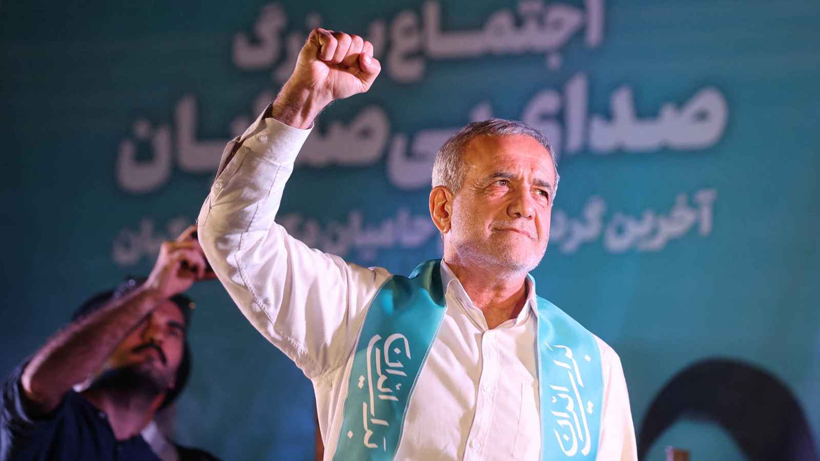 بزشكيان يأمل باتفاق قريب مع أمريكا.. وغروسي يحذر من "عواقب وخيمة"