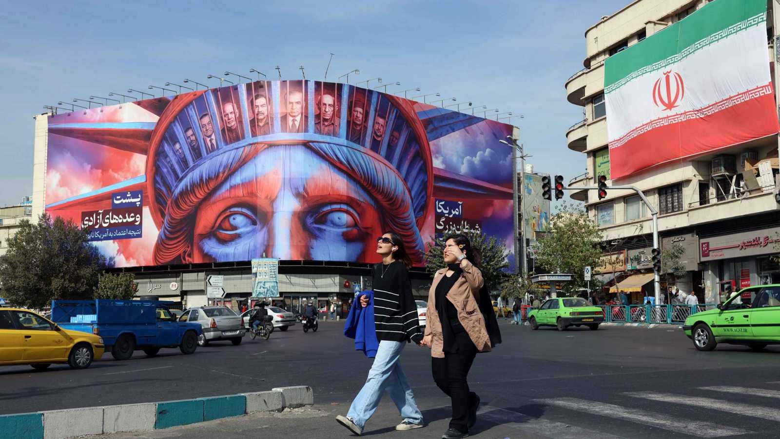 إيران تتحايل على العقوبات وشح التمويل بقنوات وبدائل عبر المحافظات