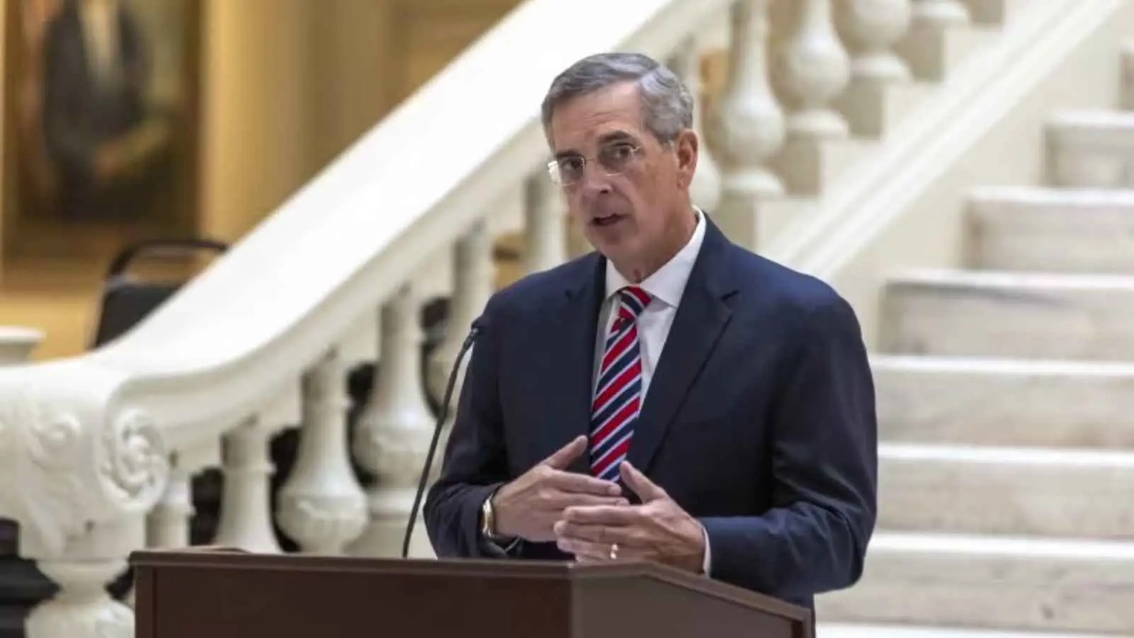 "تهديدات وقنابل".. أول اتهام أمريكي لروسيا في يوم الانتخابات