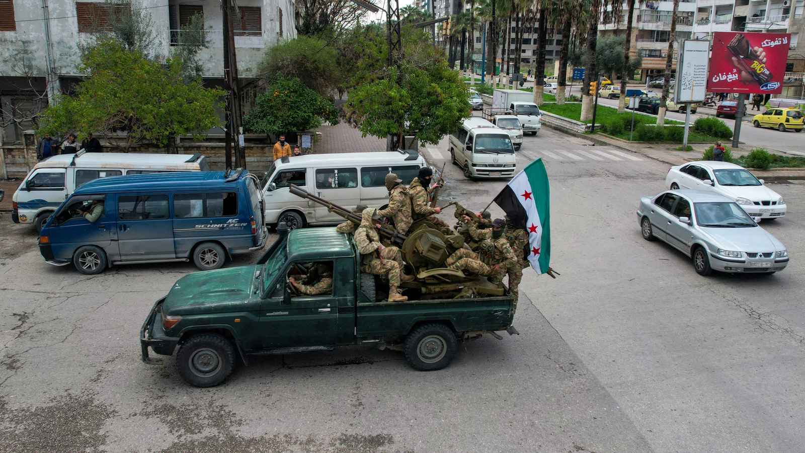 حملات دهم وتفتيش.. قوات الأمن تطارد "فلول الأسد" في ريف اللاذقية