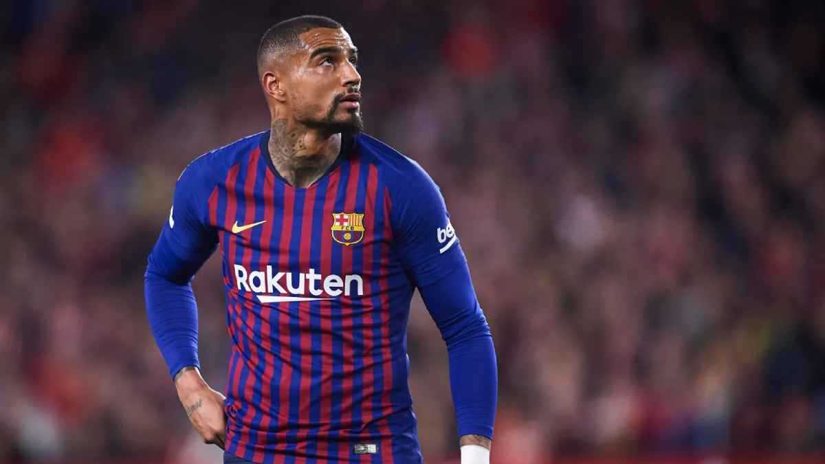 بواتينغ يفضح برشلونة: أجبروني على الاعتراف بأن ميسي أفضل من رونالدو 