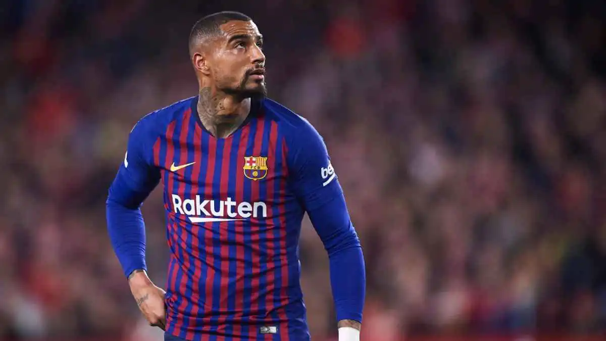 بواتينغ يفضح برشلونة: أجبروني على الاعتراف بأن ميسي أفضل من رونالدو