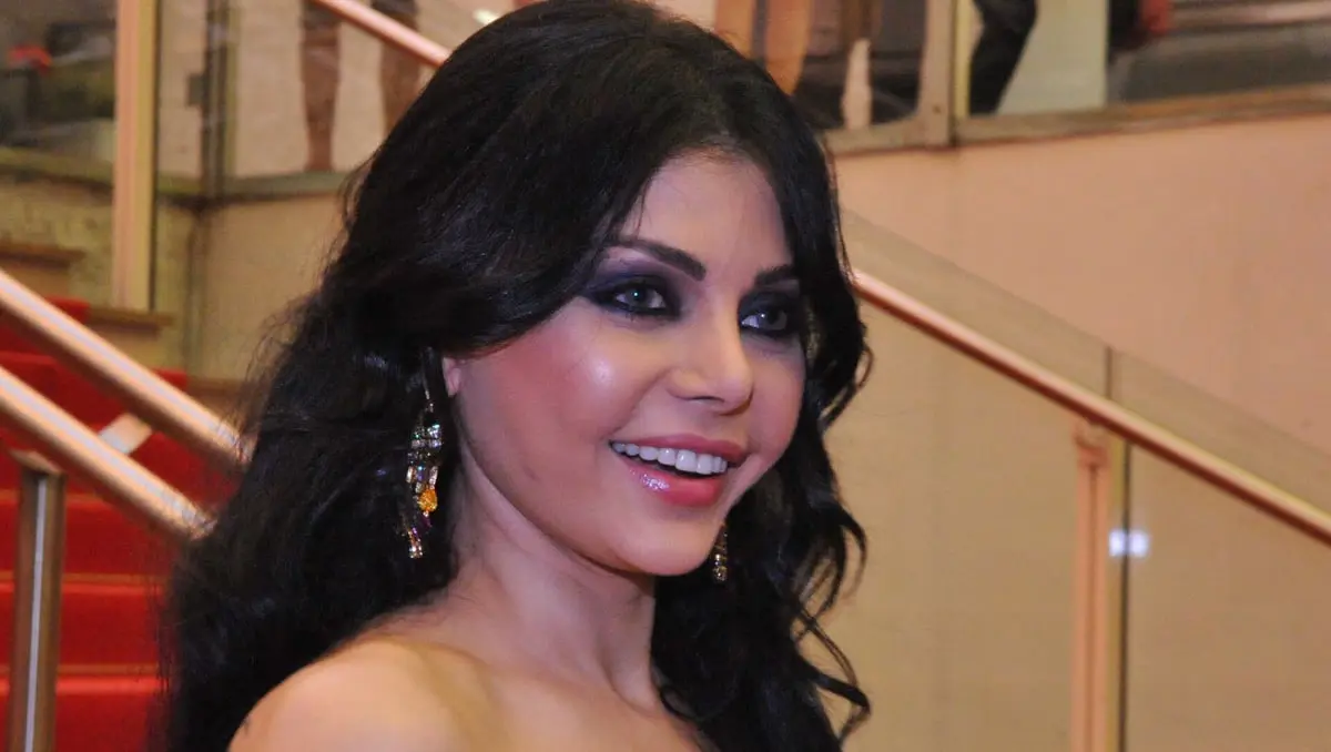 بتجاعيد الوجه.. هيفاء وهبي تثير جدلاً في مهرجان كان (صور)