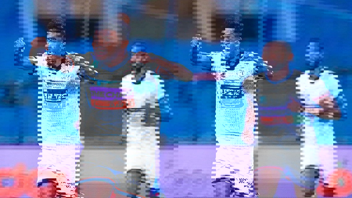 الشباب يخطف فوزًا قاتلًا من النصر ويتصدر ترتيب الدوري السعودي (فيديو)