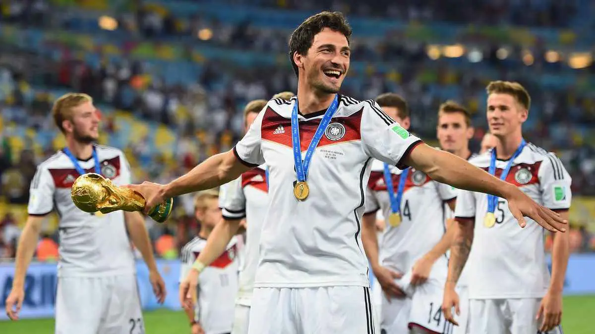 رسميا.. أسطورة ألمانيا وبايرن ميونخ يعلن اعتزال كرة القدم