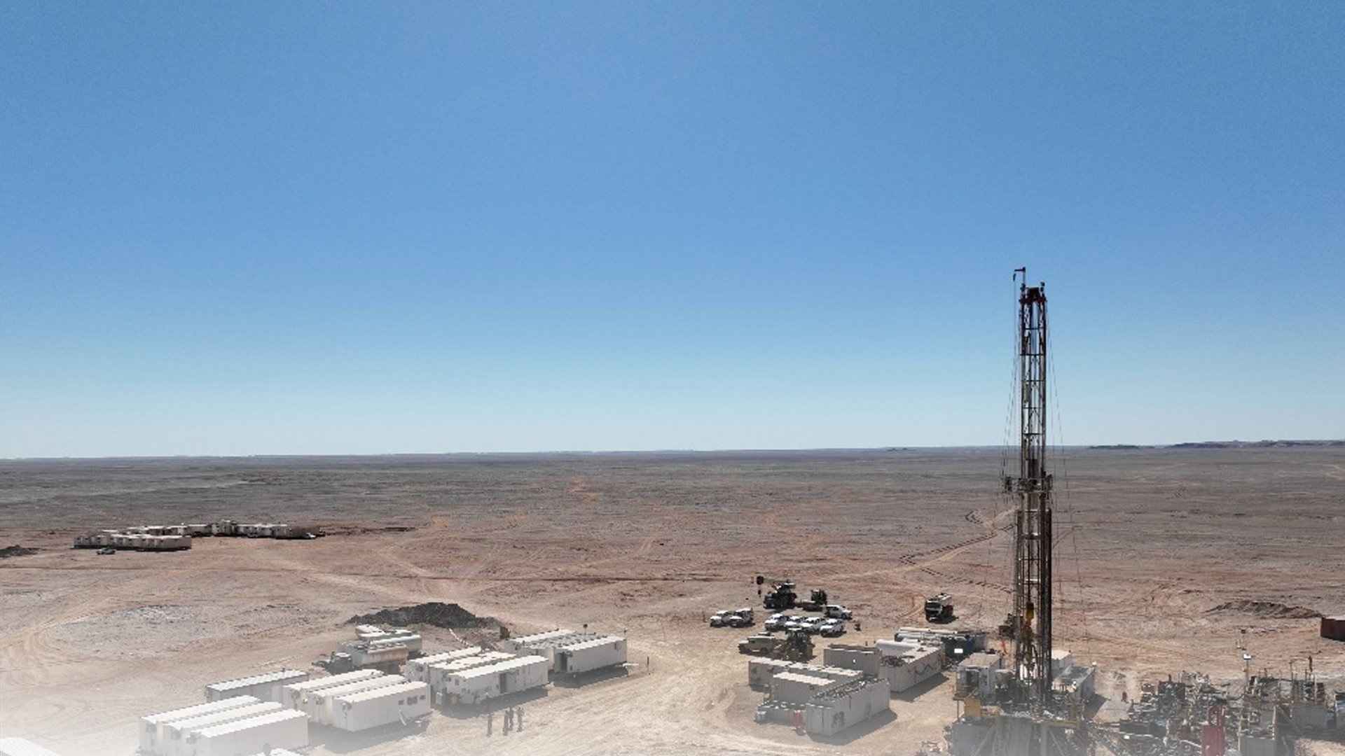 فوران بئر نفطي وخروجه عن السيطرة في ليبيا