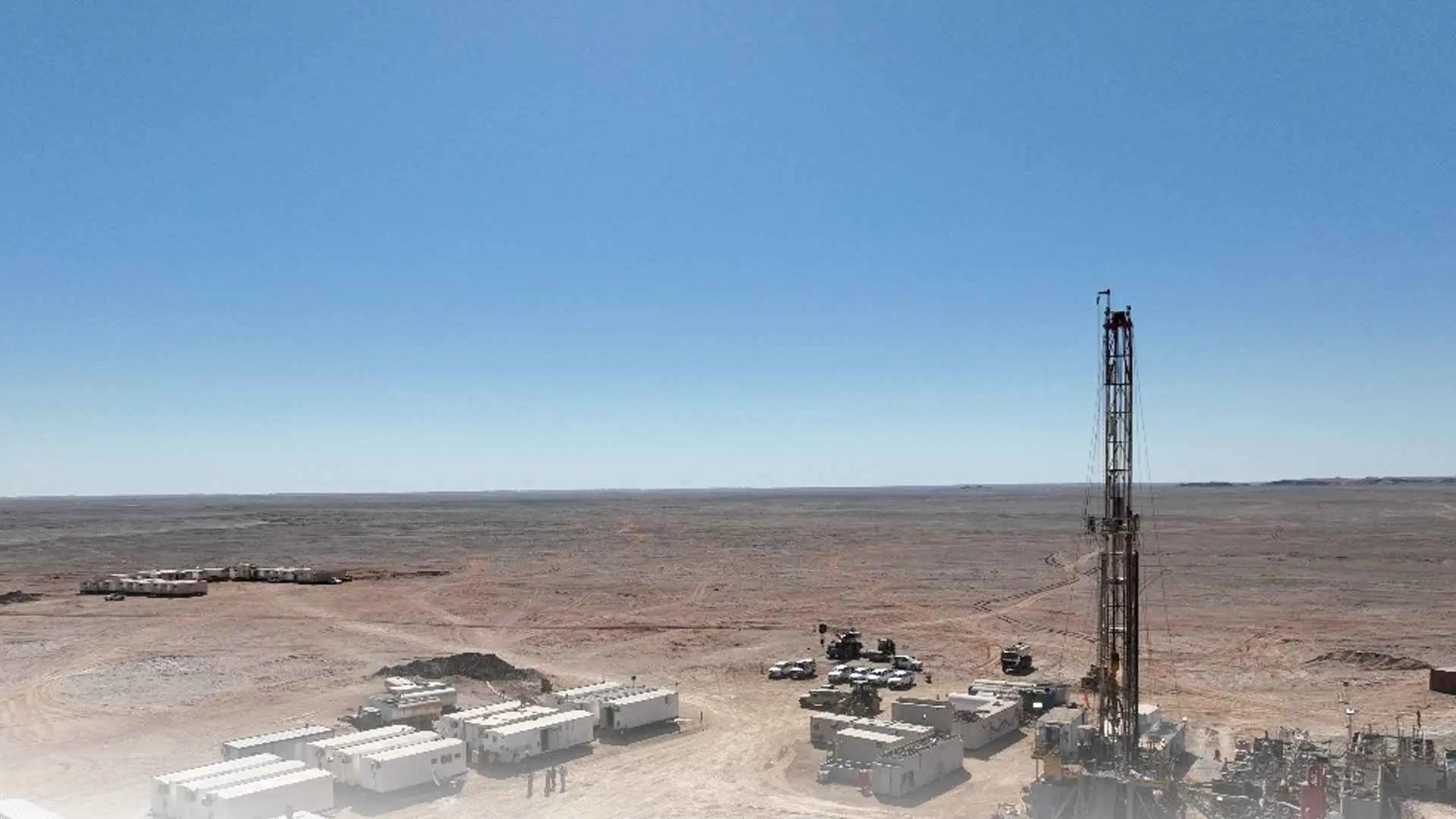 فوران بئر نفطي وخروجه عن السيطرة في ليبيا