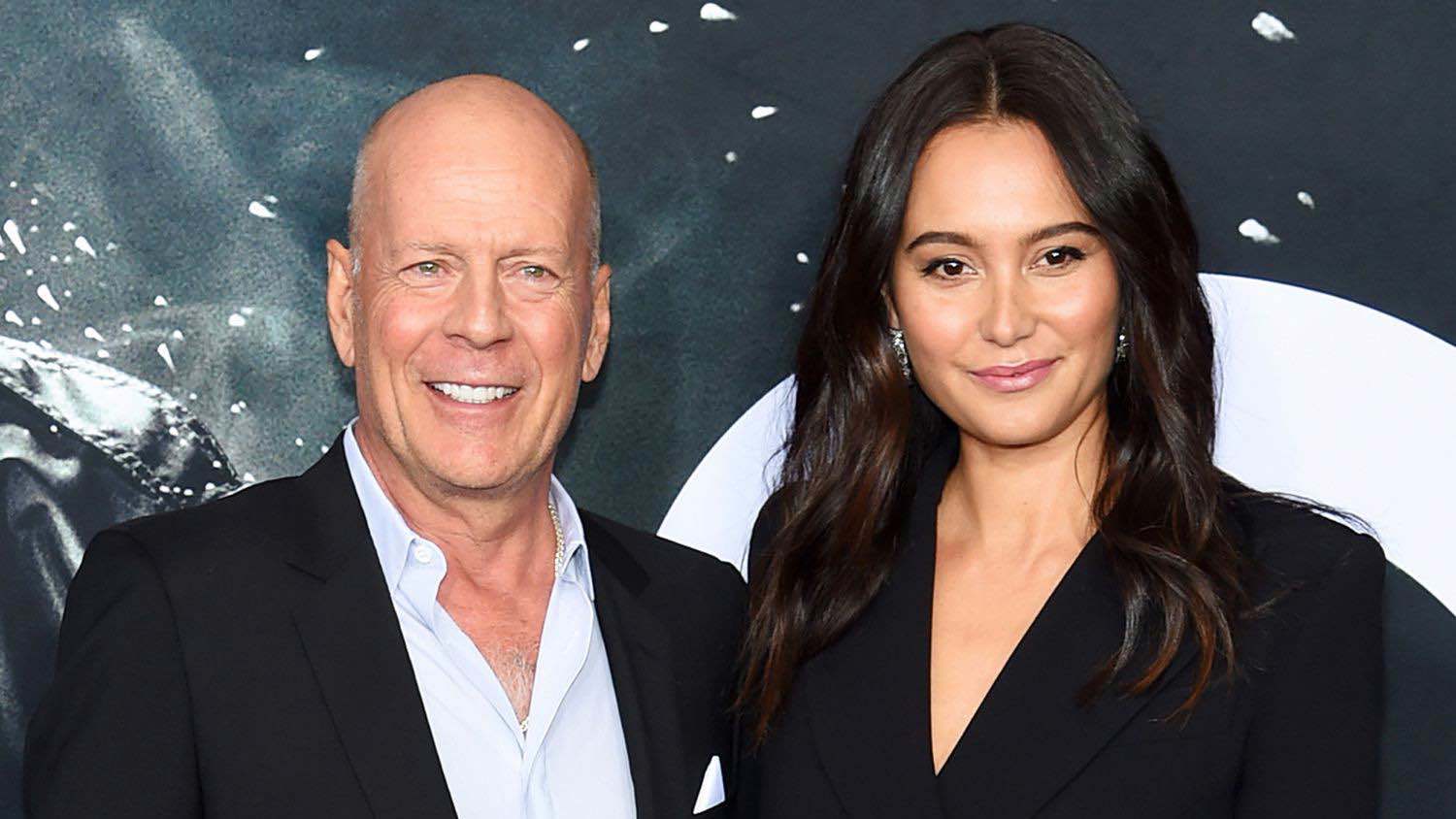 بعد وفاتهما الغامضة.. إيما هيمينغ تدعو لدعم مقدمي الرعاية (فيديو)