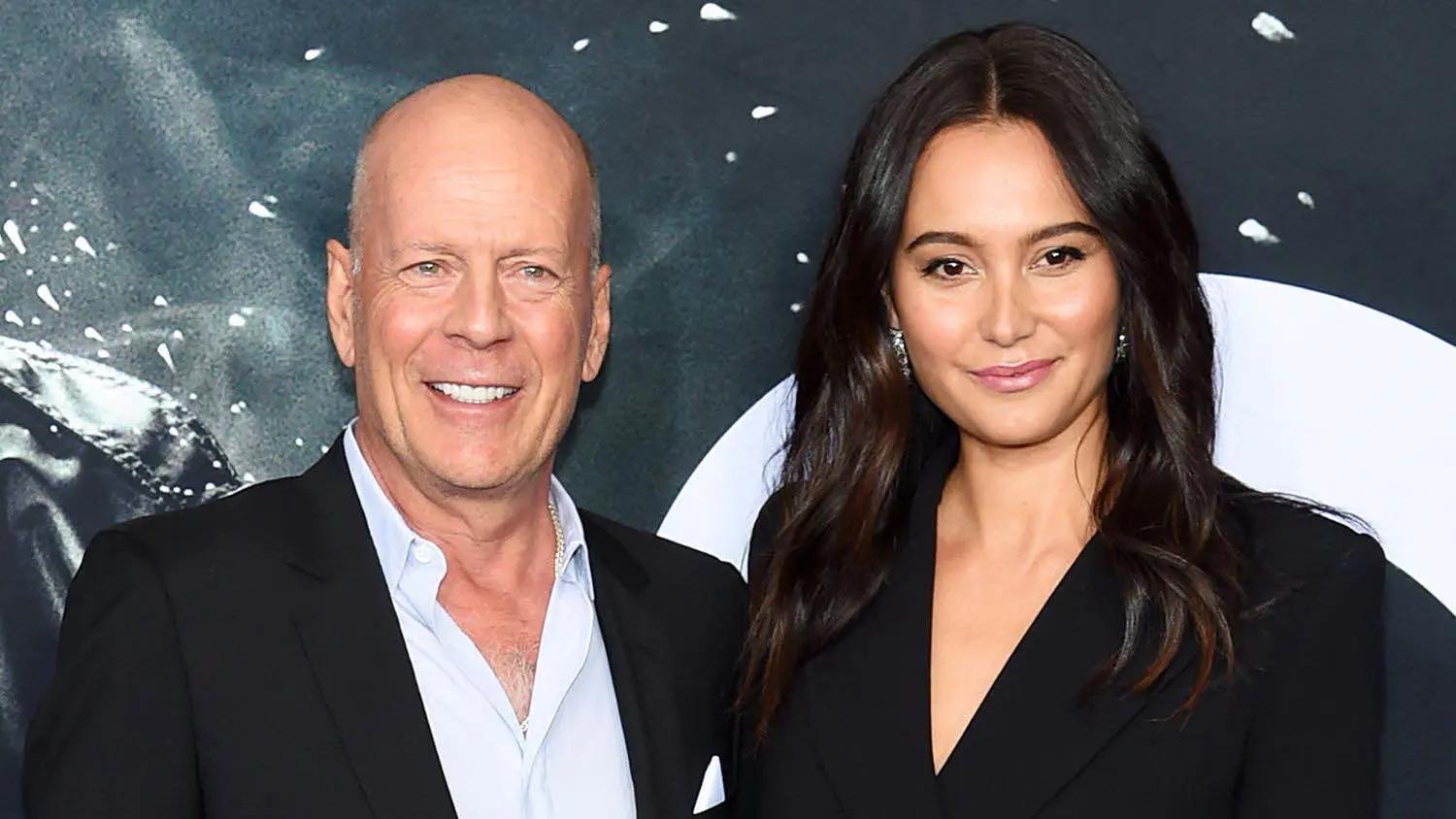 بعد وفاتهما الغامضة.. إيما هيمينغ تدعو لدعم مقدمي الرعاية (فيديو)