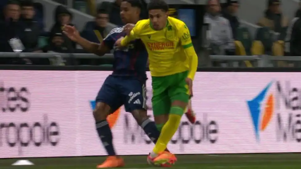 طرد إندريك في مباراة ليون ونانت