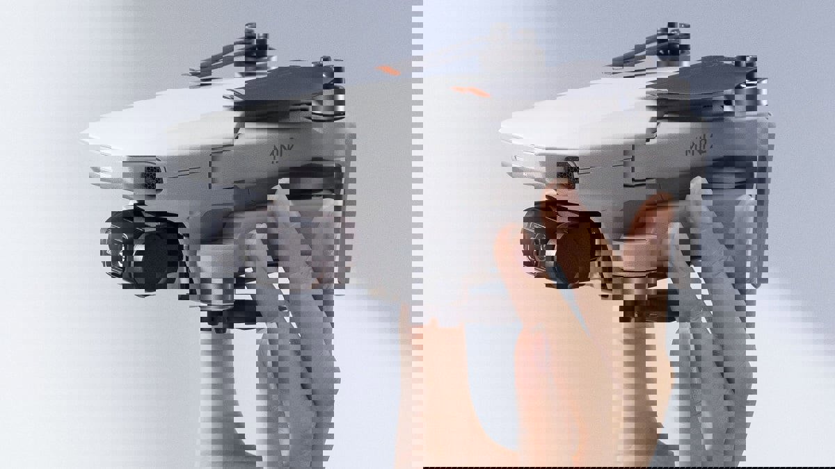 "DJI" الصينية تصدر تحديثًا لحل مشكلة بطارية طائرتها "درون Mini 2"