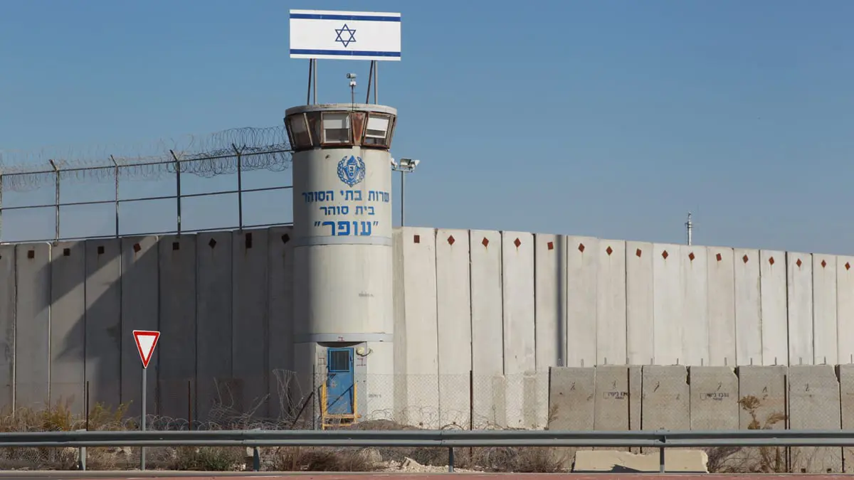 السلطة الفلسطينية تطالب بتحقيق دولي في وفاة أسير داخل السجون الإسرائيلية