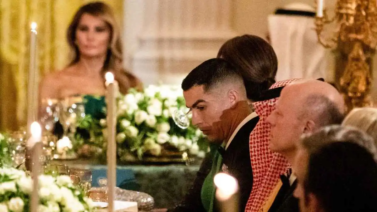 مع جورجينا وإيلون ماسك.. كريستيانو رونالدو يلتقط "سيلفي" رائعًا في البيت الأبيض