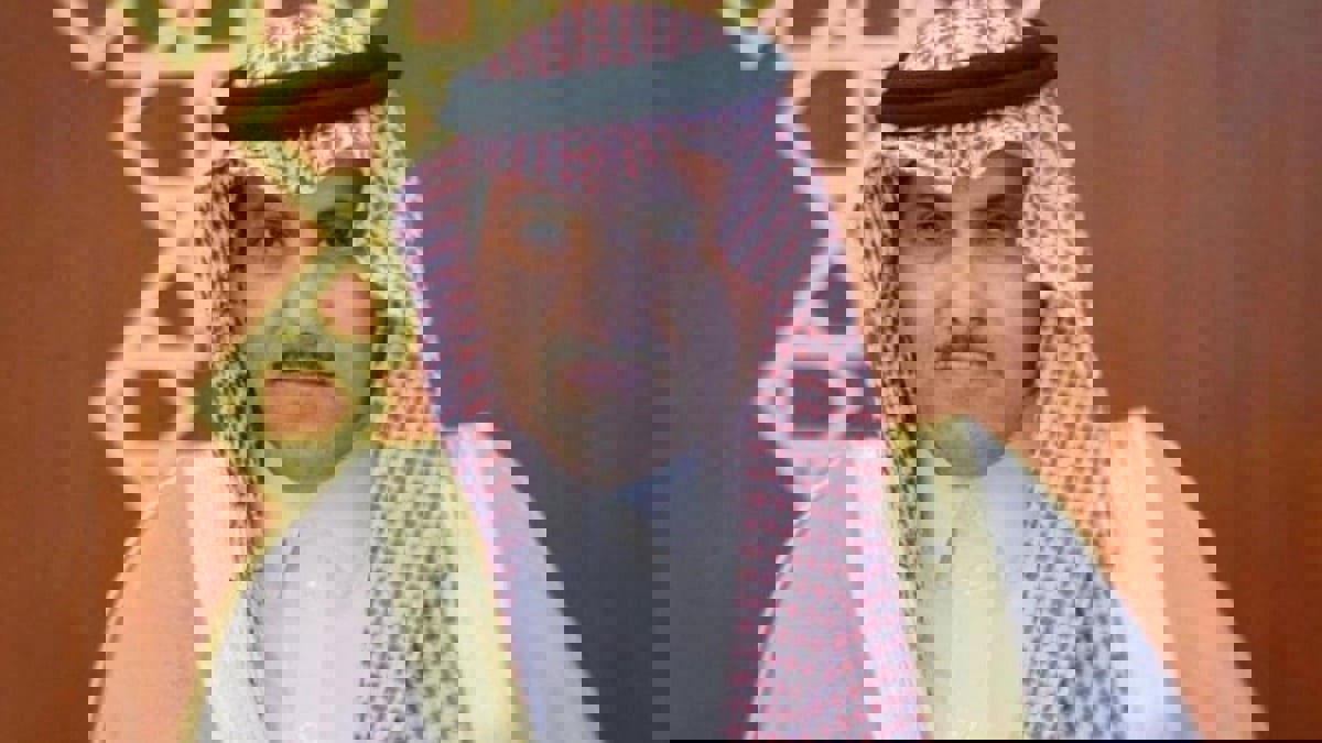 آل جابر: اتفاق الرياض سيمضي قدما رغم تفجير مطار عدن