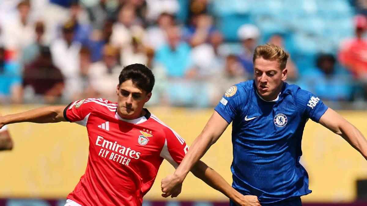 نجم بنفيكا يرفض عرضًا ضخمًا من الهلال