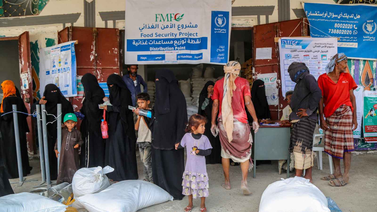 لغياب الشفافية والخضوع للحوثيين.. يمنيون ينتقدون المنظمات الدولية