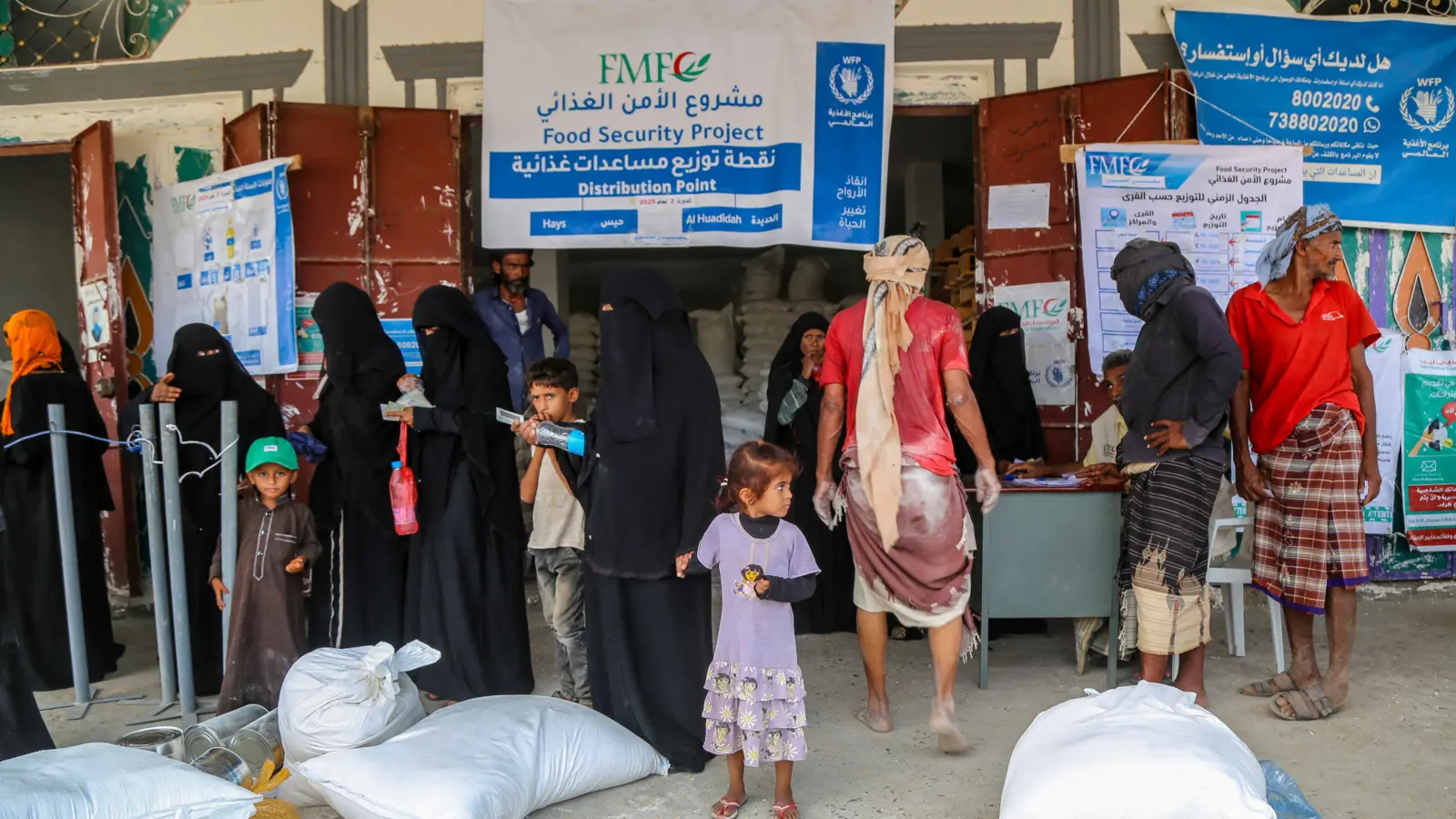 لغياب الشفافية والخضوع للحوثيين.. يمنيون ينتقدون المنظمات الدولية