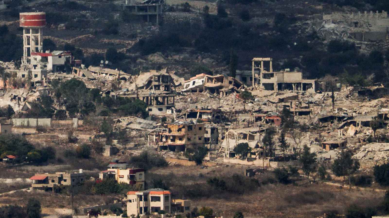 صور جوية تكشف عن مخطط إسرائيلي لإنشاء منطقة عازلة جنوب لبنان