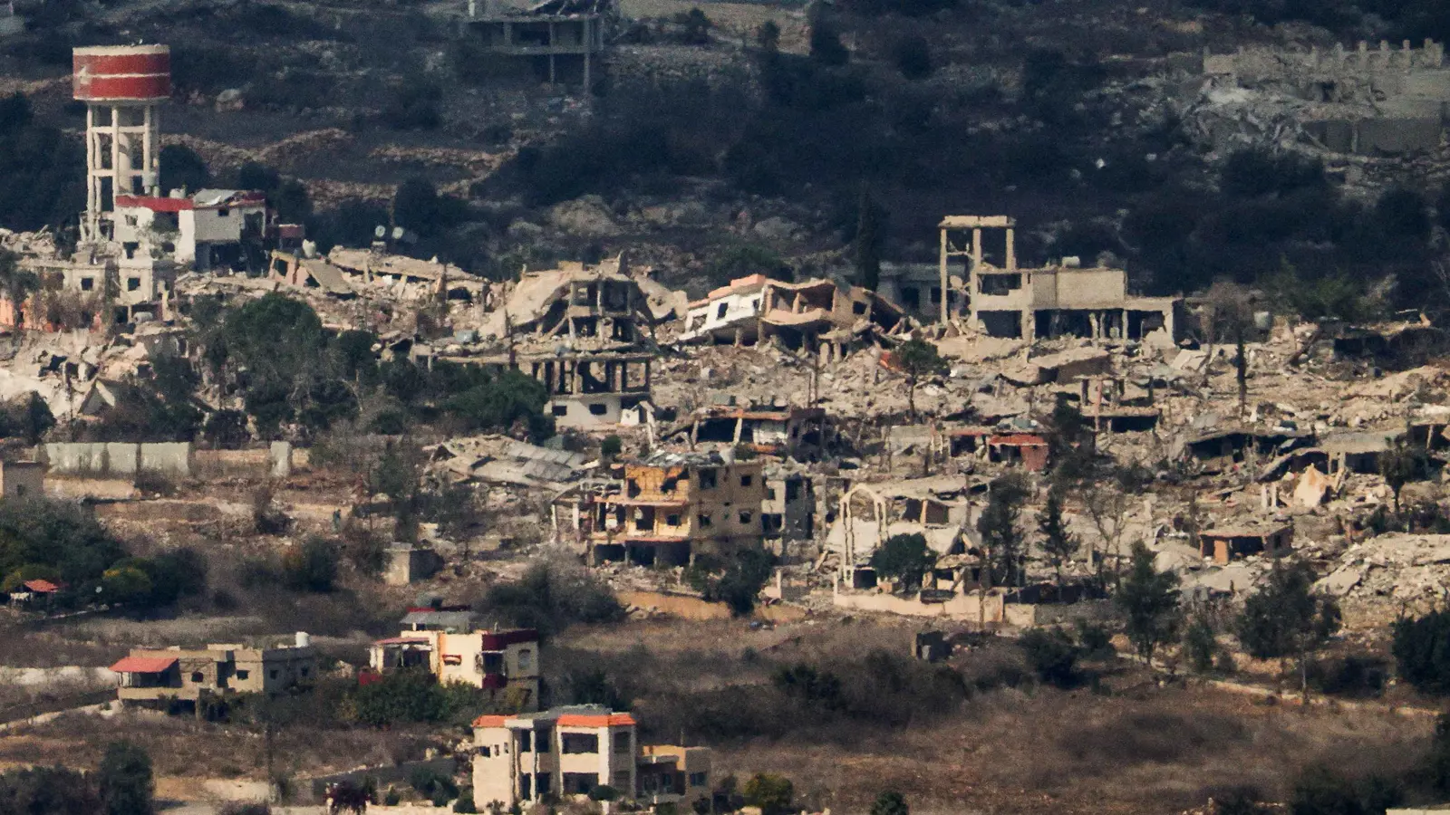 صور جوية تكشف عن مخطط إسرائيلي لإنشاء منطقة عازلة جنوب لبنان