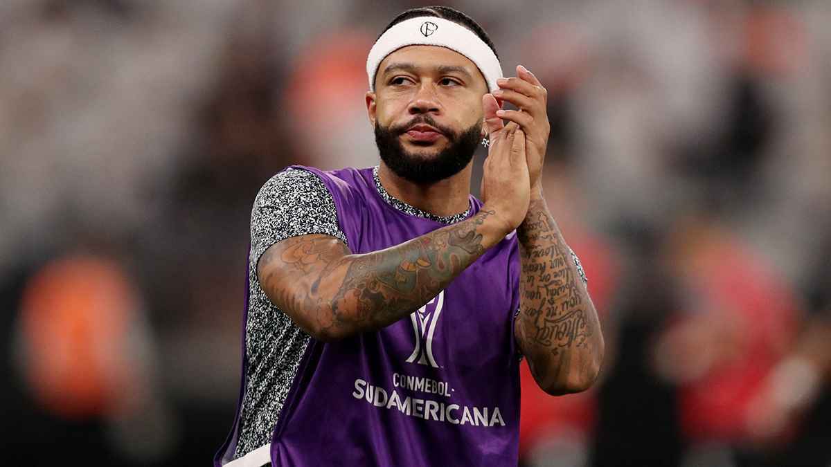 بسبب الفندق.. أزمة بين كورينثيانز البرازيلي وممفيس ديباي