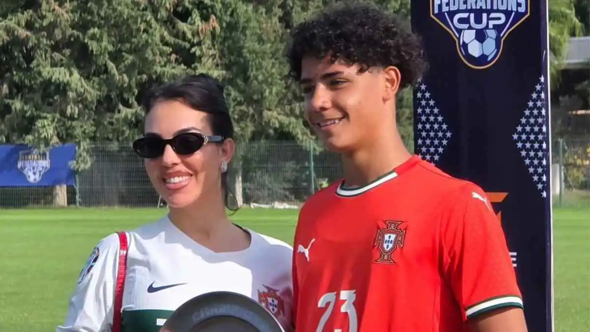 كم بطولة حققها كريستيانو جونيور مع منتخبات البرتغال؟