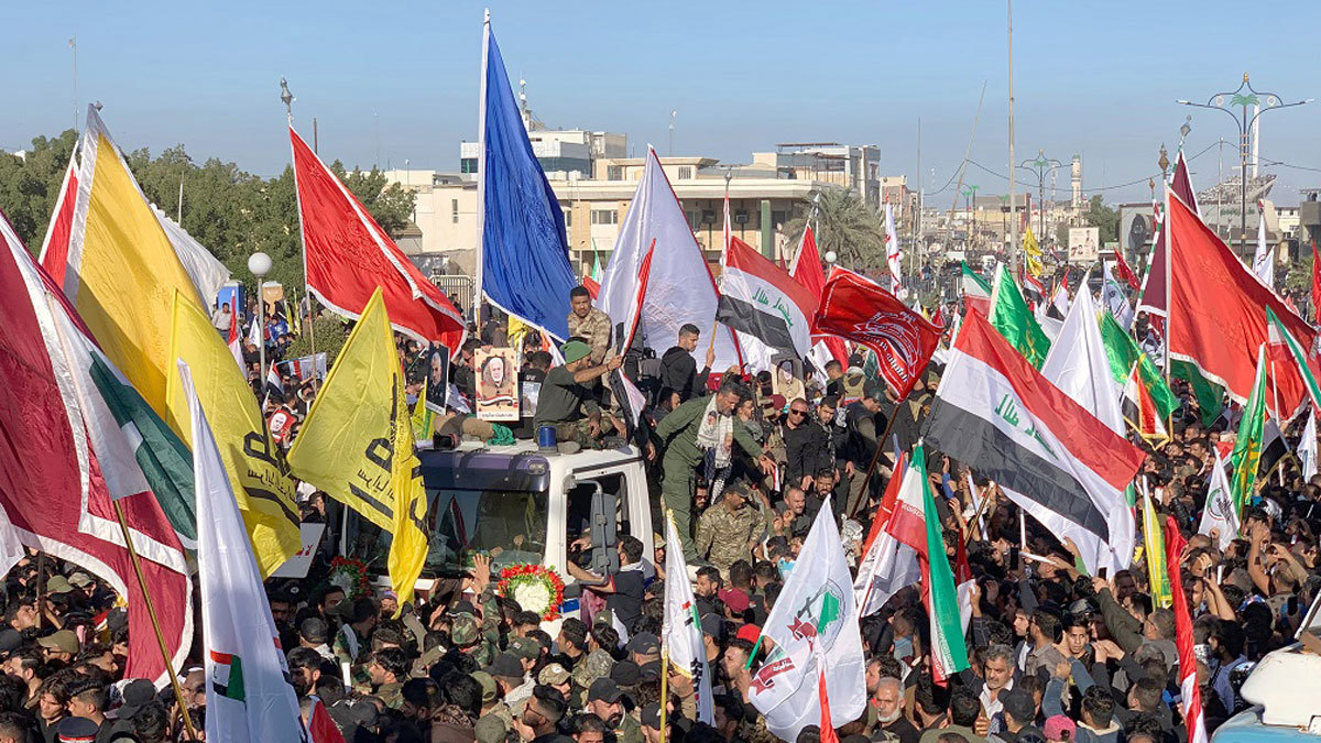 العراق.. الآلاف يشيعون أبو مهدي المهندس في البصرة (صور)