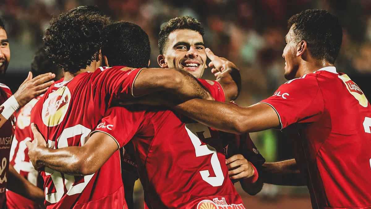 4 أهداف من ستة.. الأهلي يتلقى "هدية ثمينة" من الزمالك