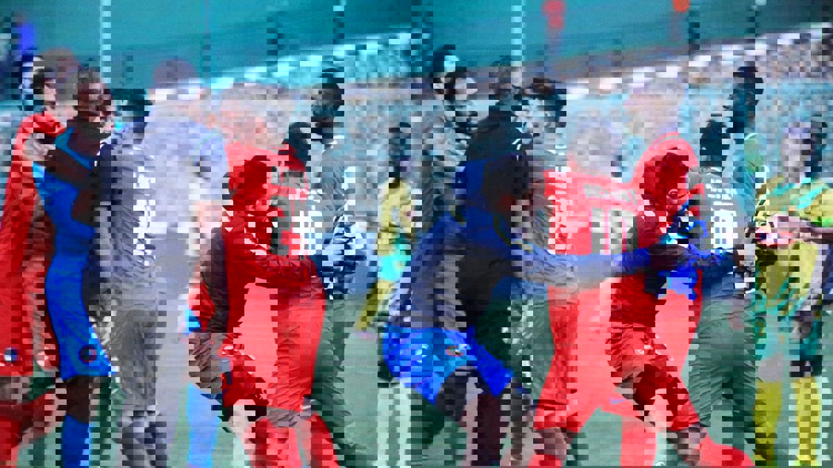 اشتباك بين جنش وأحمد رفعت بعد مباراة فيوتشر وبول الأوغندي في الكونفدرالية الأفريقية (فيديو)