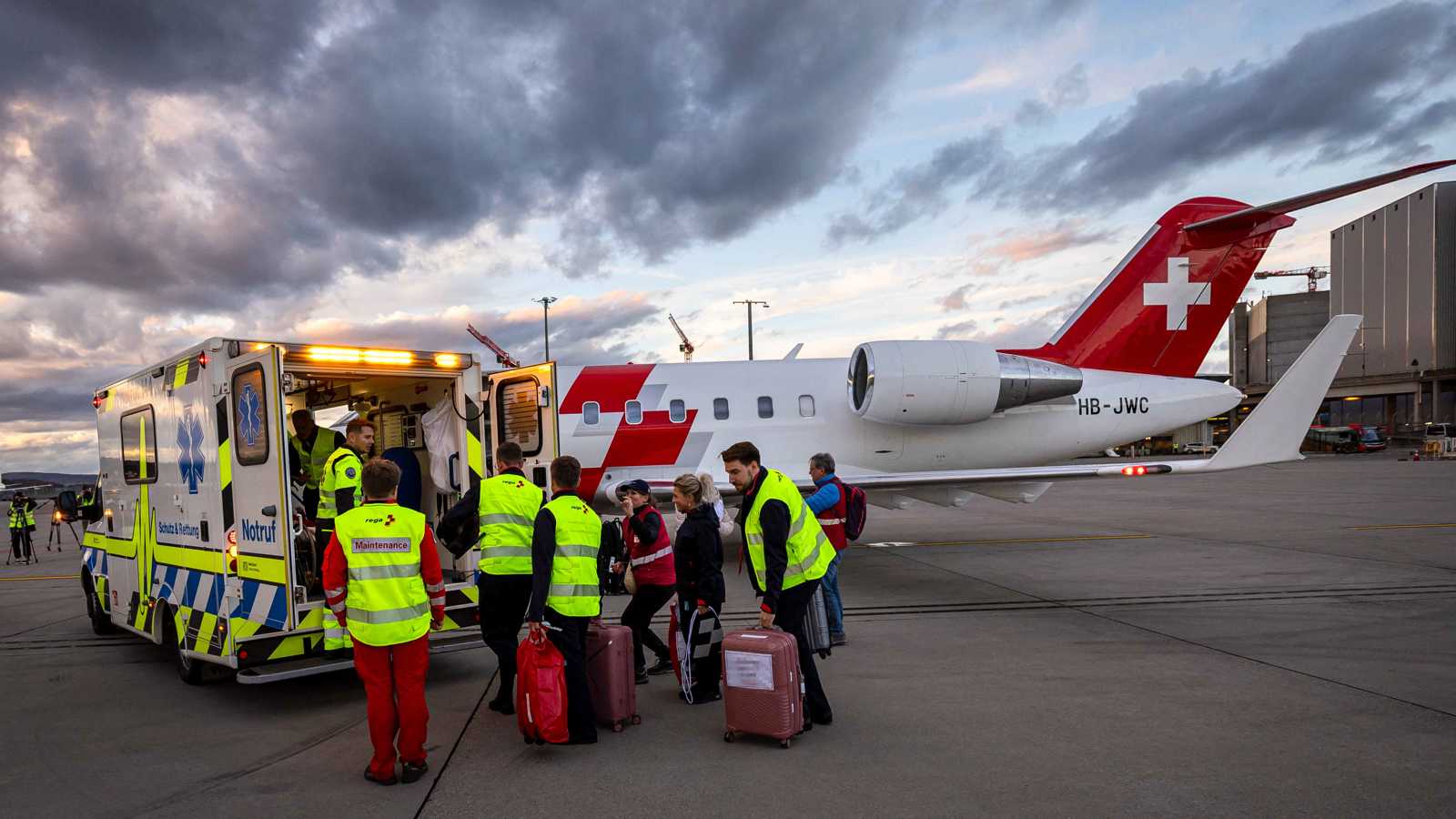 7 أطفال جرحى من غزة يصلون إلى سويسرا لتلقي العلاج