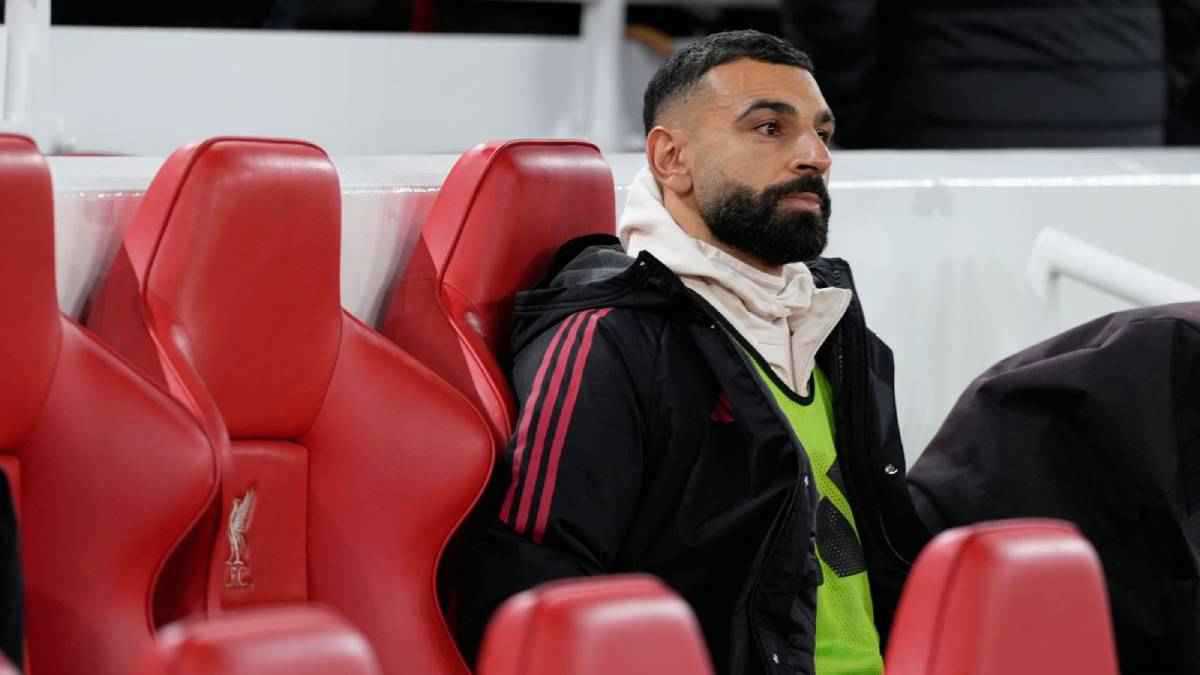 ماذا تقول غرفة ملابس ليفربول عن وضع محمد صلاح الجديد؟ 
