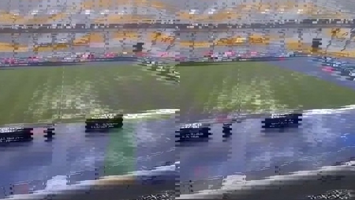 سقوط الأمطار يتواصل.. شاهد ستاد برج العرب قبل ساعات من مباراة الأهلي والزمالك (صور وفيديو)