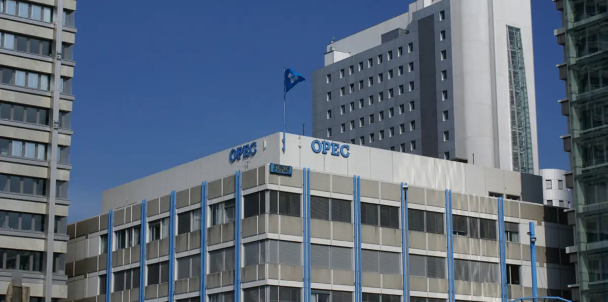 السوق الحاضرة للنفط ترسل تحذيرًا إلى "أوبك"