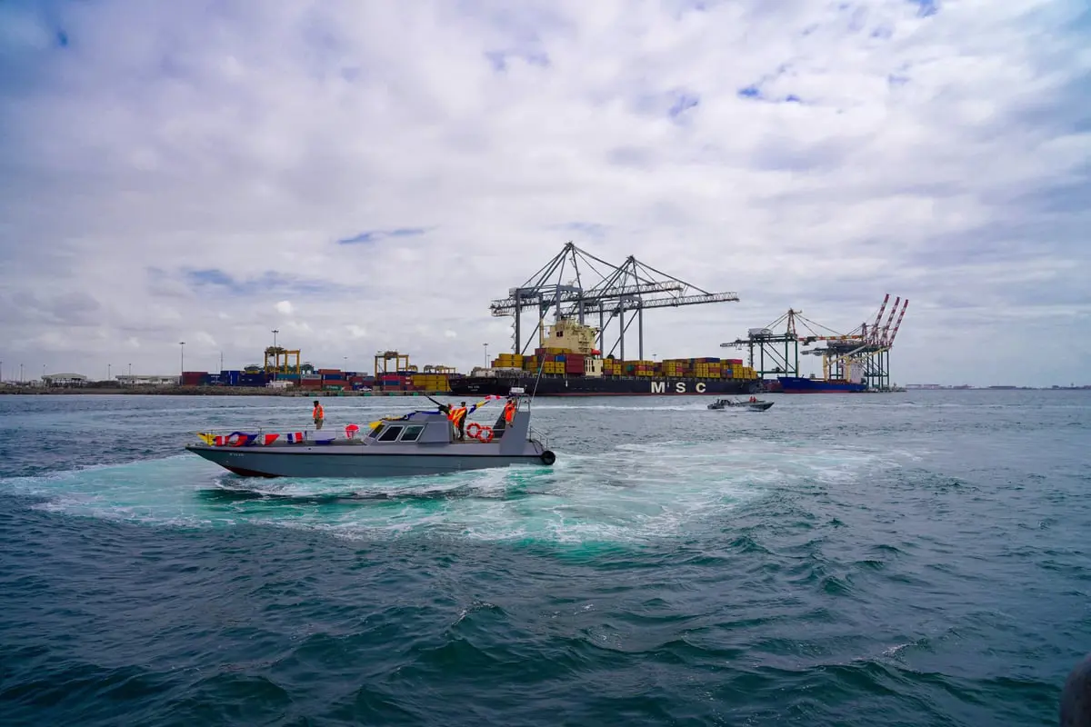 "انتقالي" اليمن يدفع بقطع حربية لتأمين الملاحة ضد هجمات الحوثي (صور)