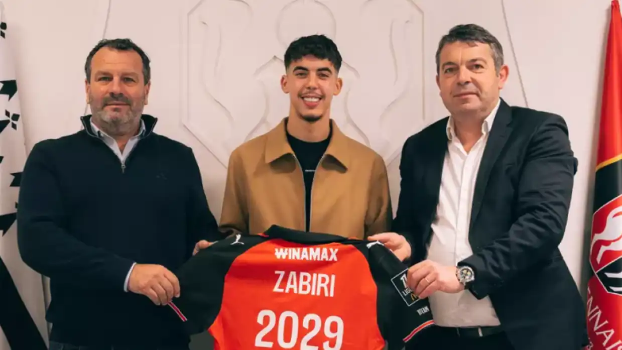 بعد رحيل نجمه للهلال السعودي.. رين الفرنسي يضم رسميا موهبة المغرب