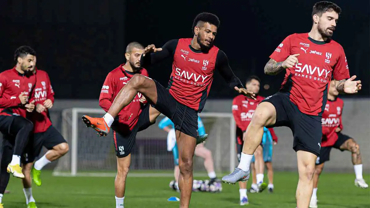 لا تصاب بالغرور.. فيصل زيد يوجه رسالة نارية لعلي البليهي (فيديو)