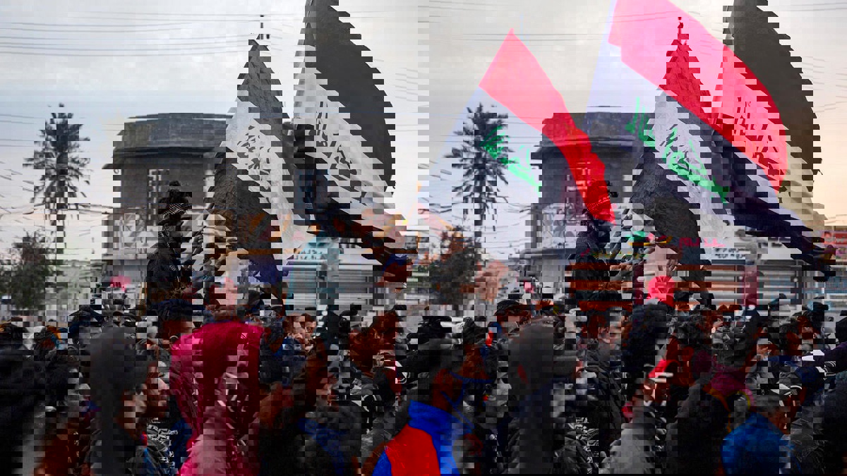 تجدد المواجهات في بغداد.. وسفراء 16 دولة يتهمون الأمن والمليشيات باستخدام "القوة المفرطة" (فيديو)