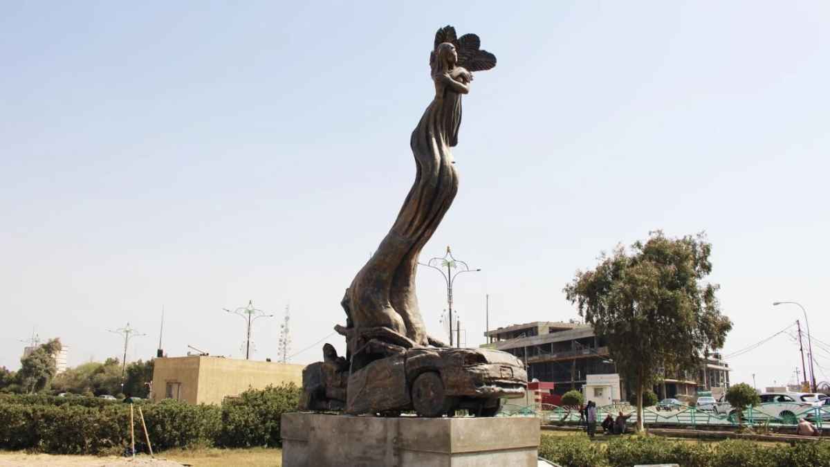 إزالة النصب التذكاري لمعلمة البصرة يشعل الجدل في العراق