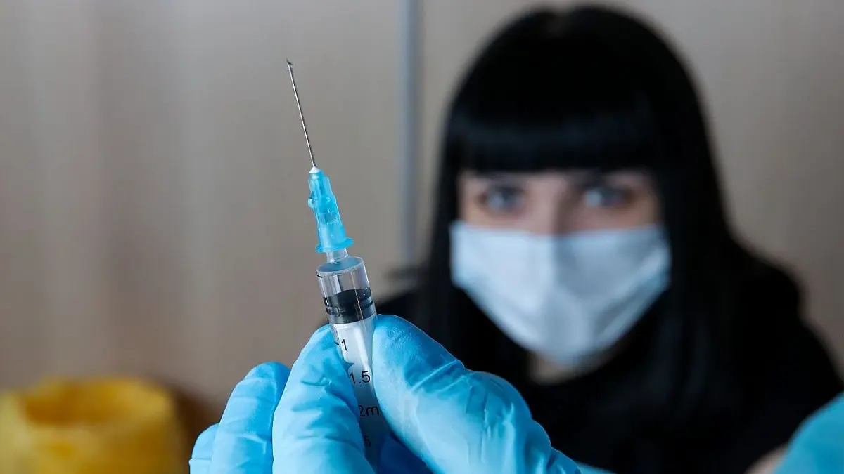 "فورين بوليسي": اللقاحات ضد كورونا تعيد ترتيب قوى العالم "جيوسياسيًا"