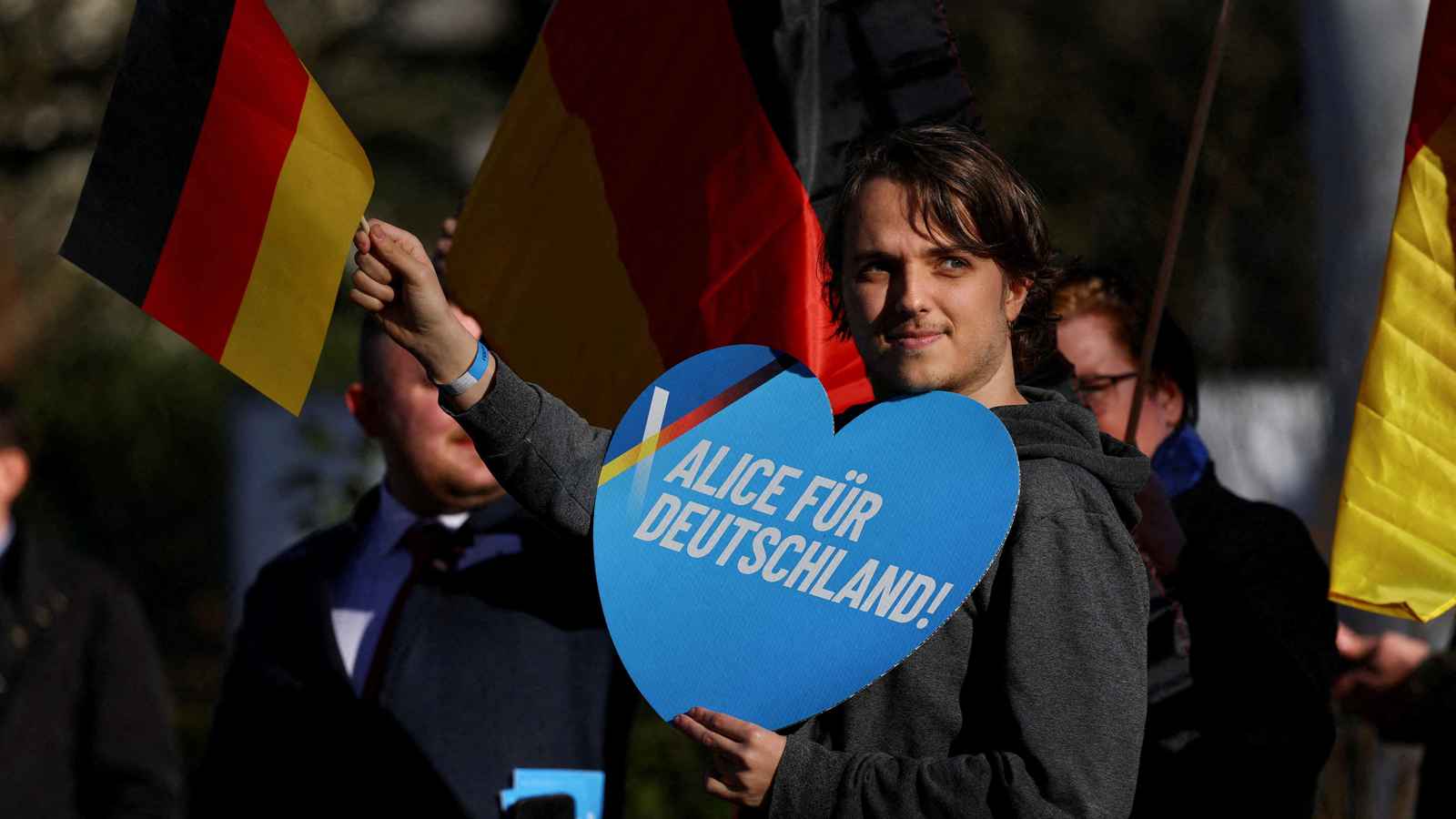 بلومبيرغ: اليمين المتطرف يدفع ألمانيا إلى نقطة الانهيار