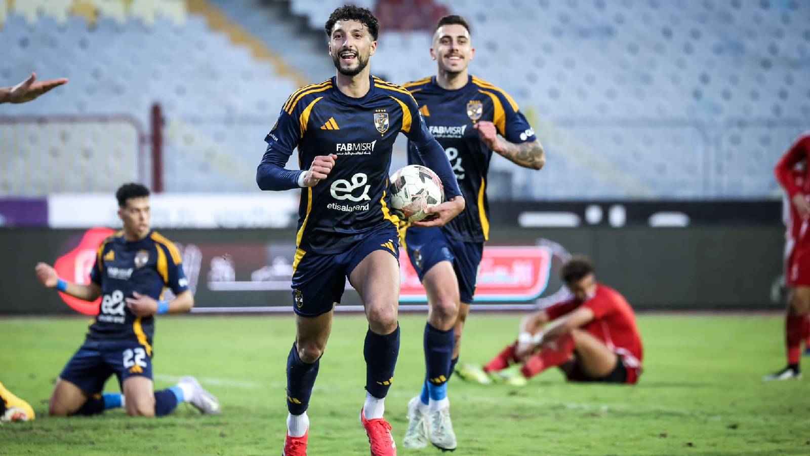 مهاجم دولي.. الأهلي المصري يقترب من حسم صفقة بديل وسام أبو علي