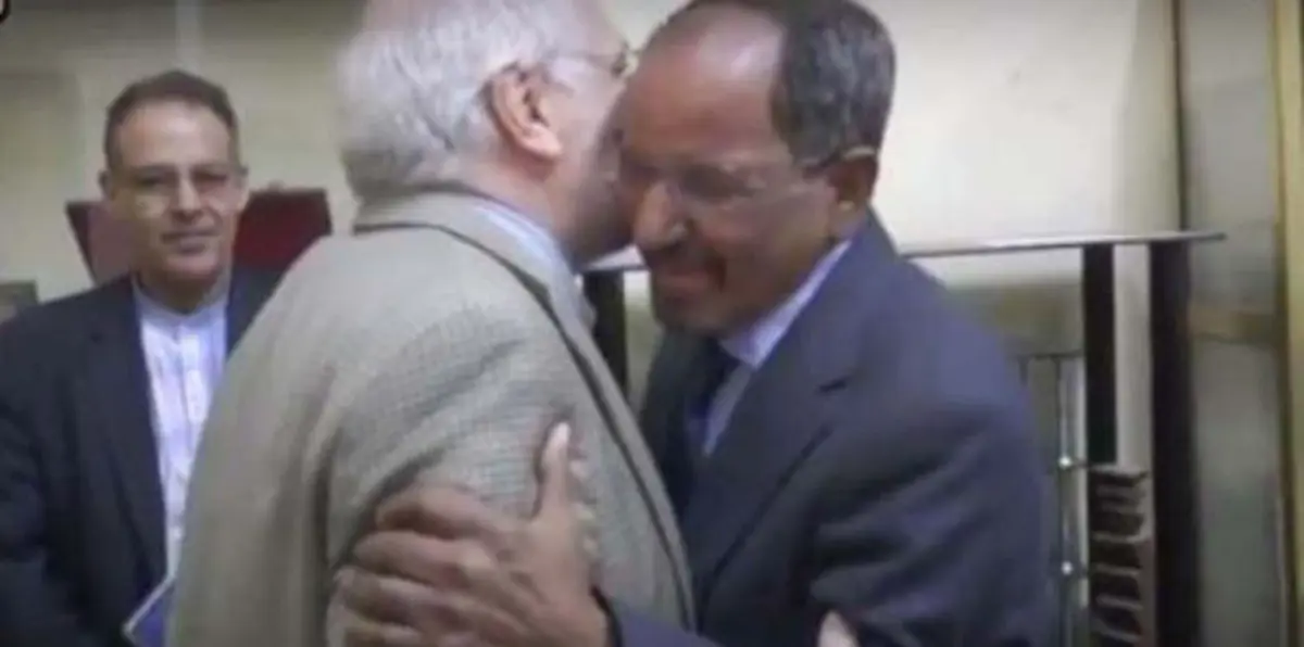 غضب في المغرب بعد ظهور صور لـ"روس" يعانق زعيم البوليساريو