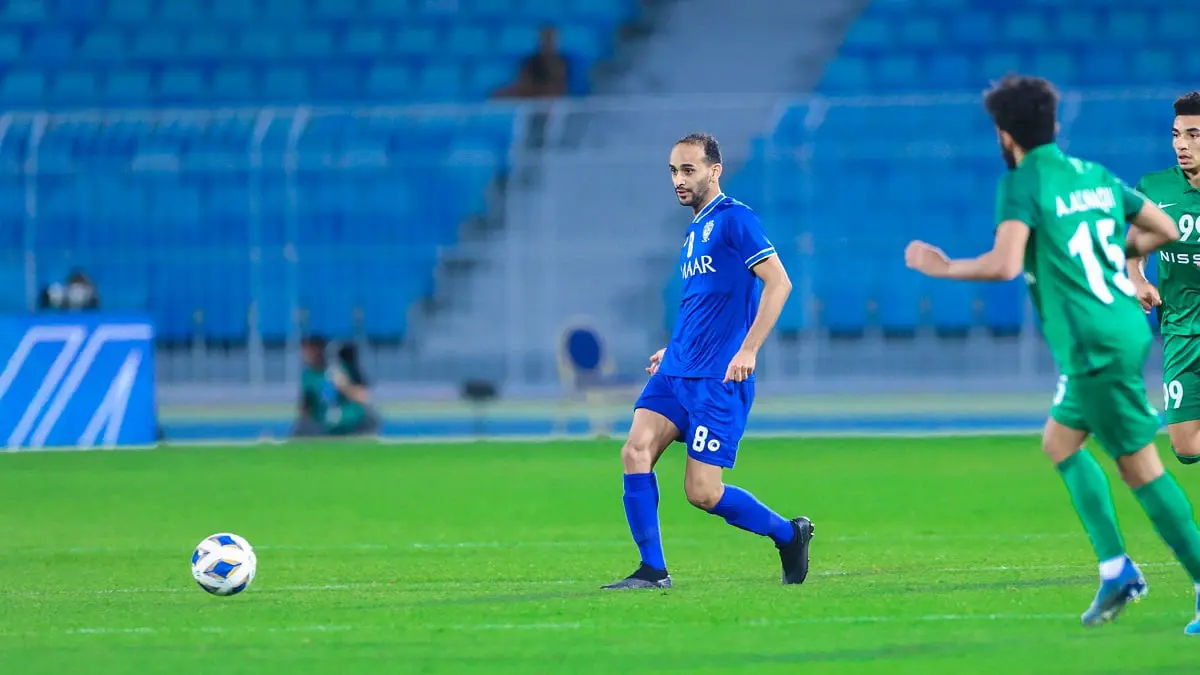 عبدالله عطيف يعترض على تغييره خلال مباراة الهلال وشباب الأهلي (صور)