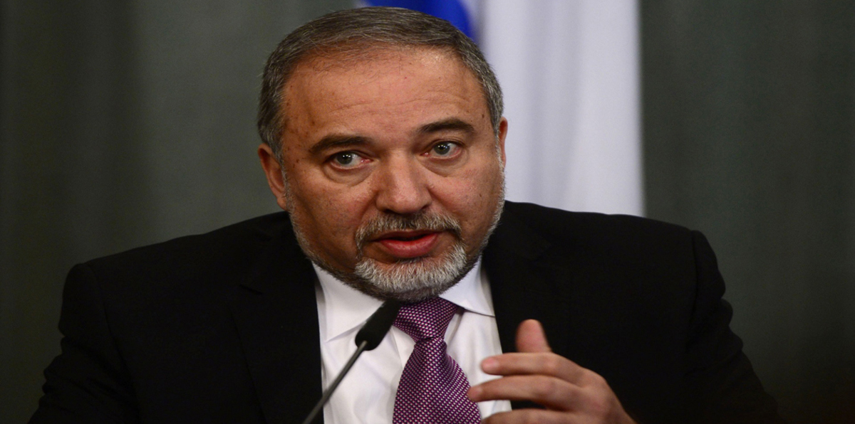 مشادة حادة بين ليبرمان ورئيس "الشاباك" بسبب "لمّ شمل" الفلسطينيين