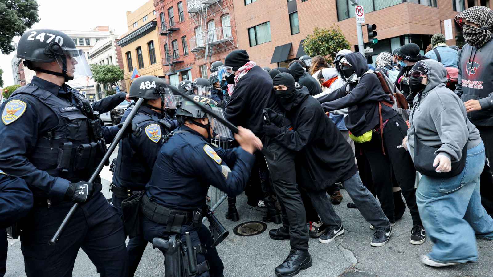 احتجاجات كاليفورنيا.. توقيف 60 شخصا خلال مواجهات في سان فرانسيسكو